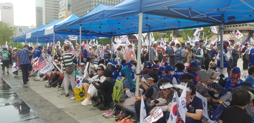 우리공화당, 광화문광장에 다시 천막…市 "내일까지 철거해야"