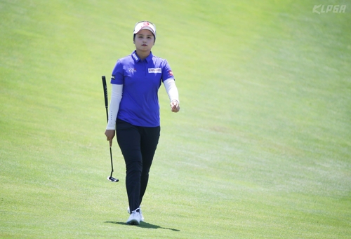 이다연, KLPGA 투어 아시아나항공 오픈 2R 선두…조정민 2위