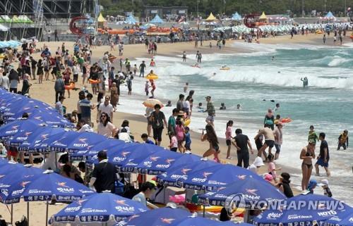 본격 더위 시작한 '소서'…전국 해수욕장·물놀이장 북적북적