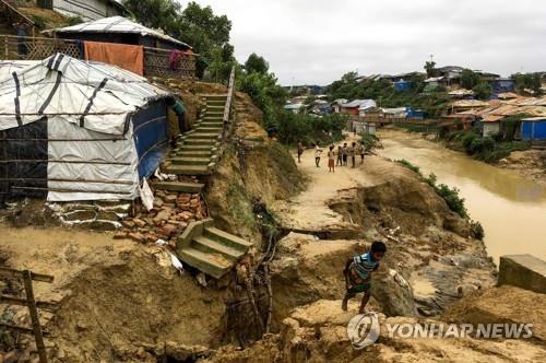 방글라데시 '로힝야 난민촌' 잇단 산사태…한 명 사망