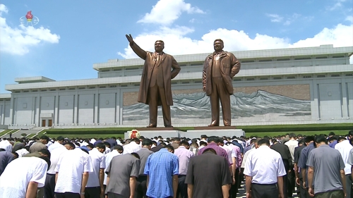 김정은, 김일성 25주기 금수산태양궁전 참배…北전역서 추모묵념