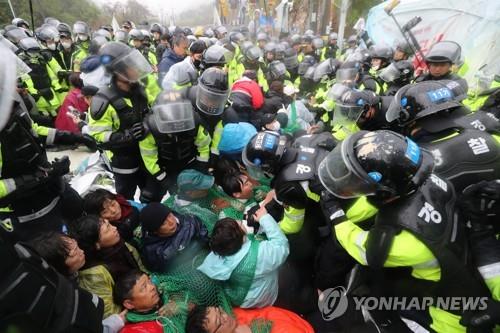 사드 반대 집회서 농민 불법체포 막은 종교인 항소심서 무죄