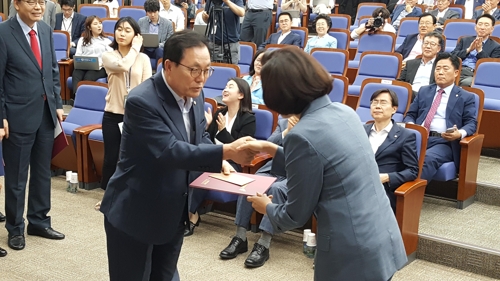 [지방정가 브리핑] 이채익, 한국당 의정활동 우수의원 표창 받아