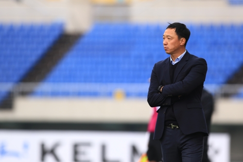 18경기 무패 광주FC 박진섭 감독, 겨울 양복 언제 벗을까