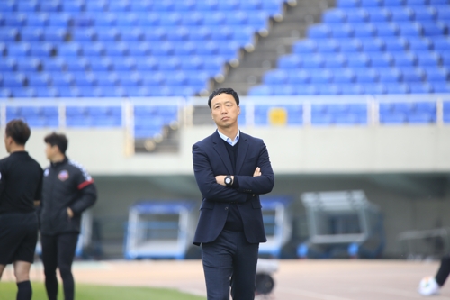 18경기 무패 광주FC 박진섭 감독, 겨울 양복 언제 벗을까