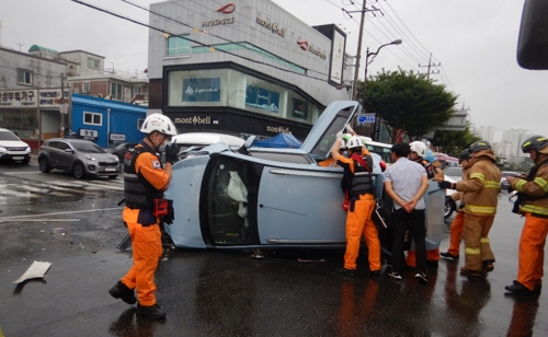 광주서 빗길 차량 3대 잇따라 부딪쳐…5명 중경상