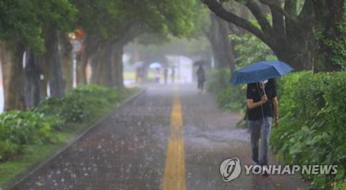 경북 북동산지 등 오후 8시 호우주의보…밤새 강한 비