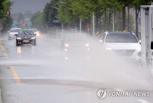 강원 동해안 밤사이 장대비…미시령 174mm 비