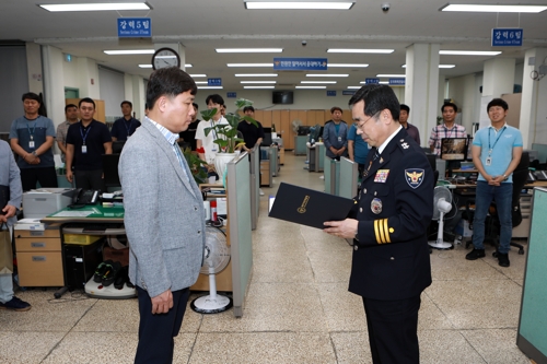 "신뢰 줬더니 화답했다" 광주경찰청장, 3인조 강도 검거 표창