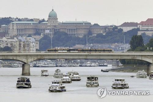 헝가리 침몰유람선 선장 등 장례식…한국 희생자 추모의식도(종합)