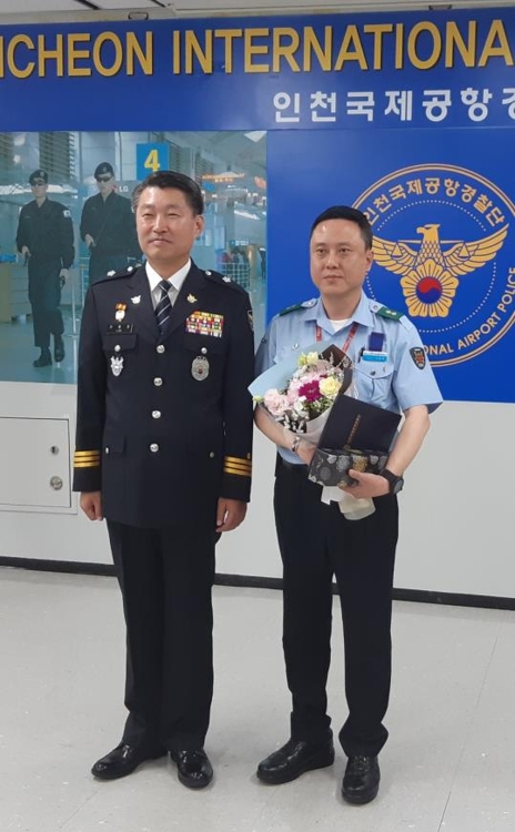 인천공항서 미국인 투신 시도…비정규직 보안요원이 구해