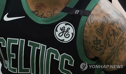 MLB도 유니폼 광고에 눈독…NBA 성공이 호기심 유발