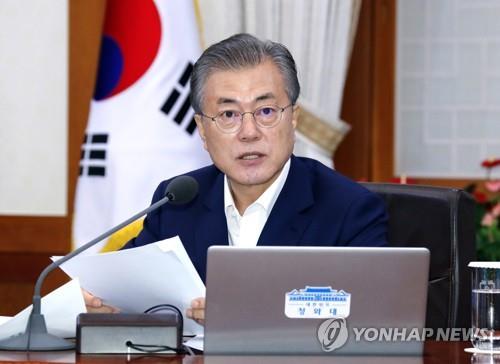  文대통령, '日사태중 순방' 비판론 차단하며 '李총리 힘싣기'