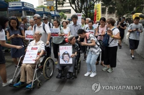 "젊은이들 지지한다" 홍콩서 송환법 반대 '실버 시위'