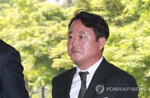 '상속주식 차명보유' 이웅열 전 코오롱회장 1심서 벌금 3억원