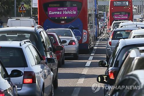 英, 운전면허 등급제 도입키로…'왕초보' 야간운전 금지할 듯