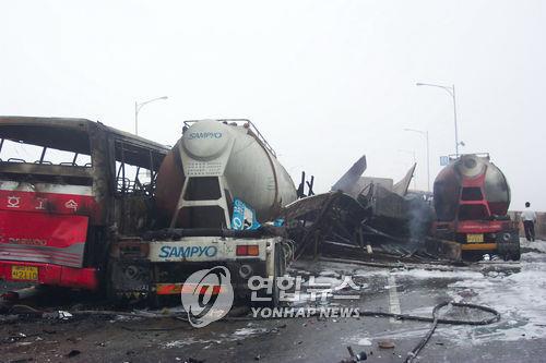 "교통사고 현장서 대피한 사람 충돌…선행 사고차량도 책임"