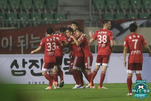 프로축구2부 광주, 안양에 1-7 완패…'개막 무패 마감'