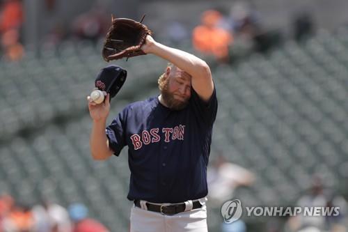 폭염 덮친 MLB "허슬플레이도 하지 마라"…관중 건강도 우려