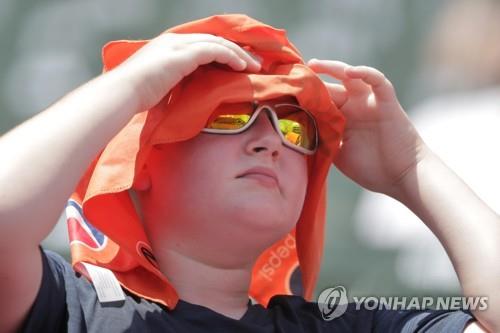 폭염 덮친 MLB "허슬플레이도 하지 마라"…관중 건강도 우려