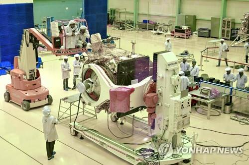 인도, 두번째 달 탐사선 '찬드라얀 2호' 발사 성공…"궤도 진입"(종합)