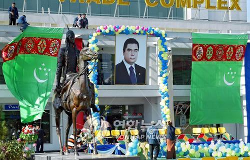 '대통령 타계했다' 헛소문에 죽었다가 살아난 투르크멘 대통령