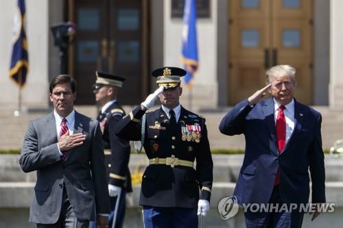 트럼프, 국방장관 취임식 참석…"우리軍 과거 어느때보다 강력"