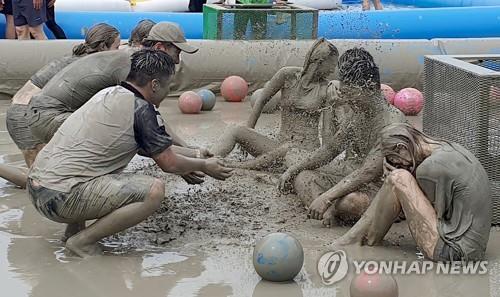 [#꿀잼여행] 충청권: "장맛비쯤이야"…머드와 K-팝의 콜라보, 뜨거운 대천