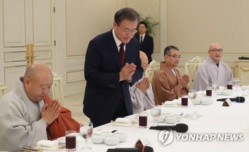 文대통령 "국민통합 가장 어려워…국가적 어려움에 마음 모여야"