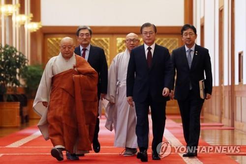 文대통령 "국민통합 가장 어려워…국가적 어려움에 마음 모여야"