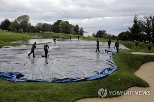 에비앙챔피언십 4라운드 비로 경기 시작 2시간 늦춰