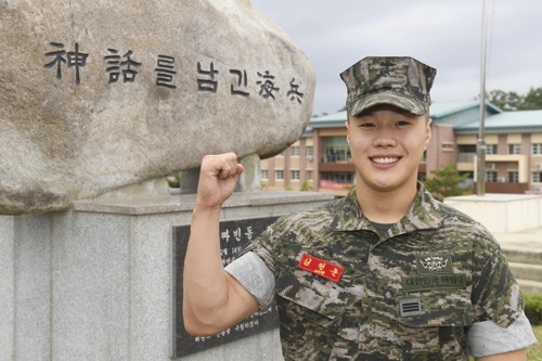 태풍 속 바다에 빠진 30대 남성 구조한 용맹한 해병대원