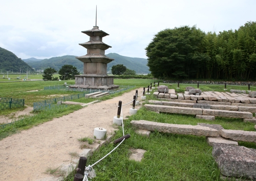 감은사지·주상절리…경주 문화재 관리 소홀, 곳곳 통제선 훼손