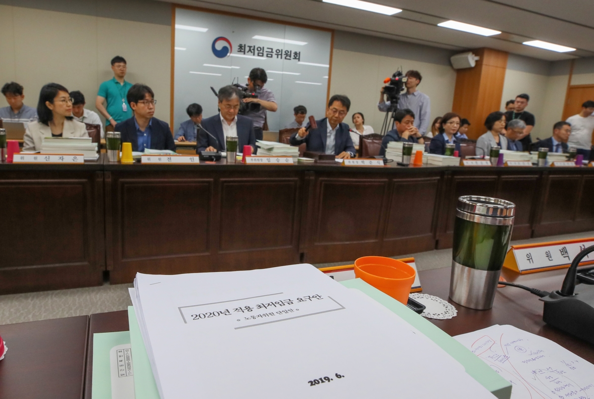 진통만 거듭하는 `2020년 최저임금` 결정 회의