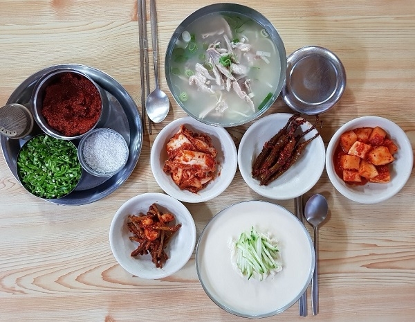 충무로 맛집 닭곰탕, 콩국수로 유명한 한식 장인의 `별미집`