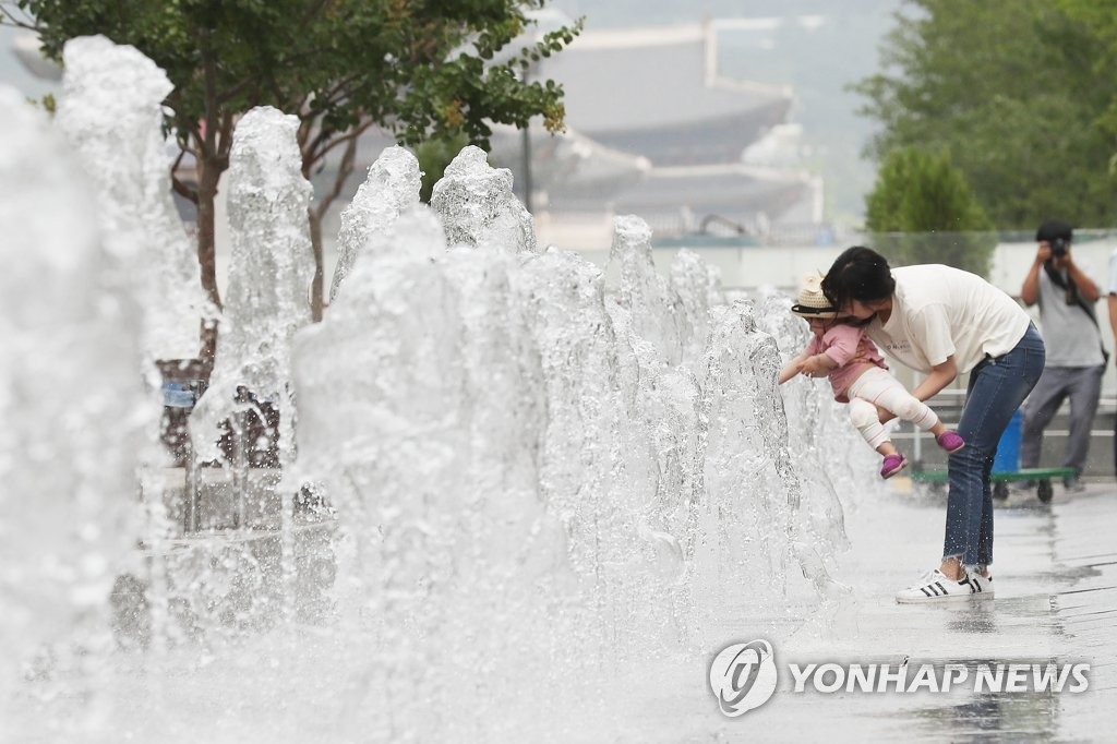 [날씨] 일요일 낮 최고기온 30도 `덥다`…일부 지역 소나기