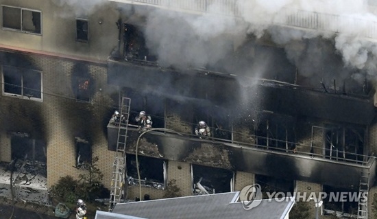 日 쿄애니 방화로 최소 7명 사망…"중태·연락두절 수십 명"