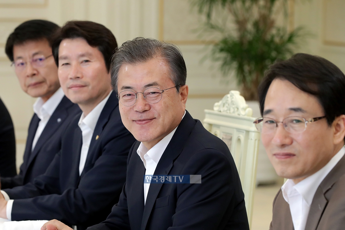 文대통령, 여당 향해 "추경·日 수출규제 대응 힘 모아달라"