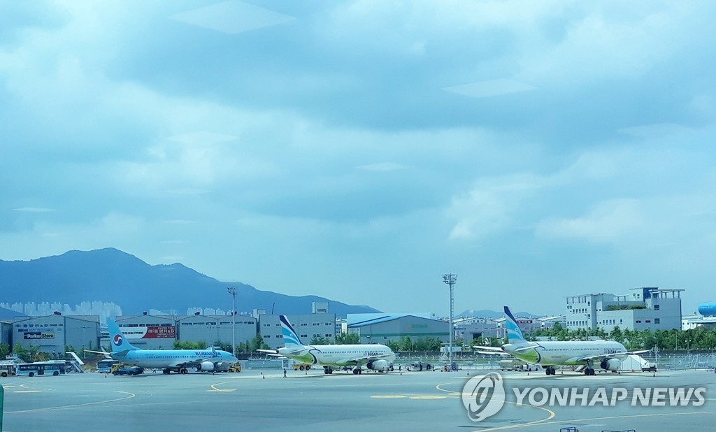 김해공항 착륙하려던 항공기 신호 수신 이상 잇따라…무슨 일?