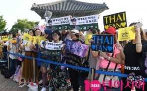 [TEN PHOTO]김수현을 기다리는 다국적 팬들