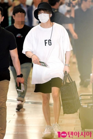 [TEN PHOTO]슈가 &#39;편안한 공항 패션&#39;