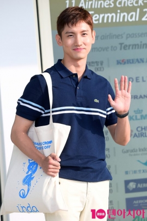 [TEN PHOTO]최강창민 &#39;햇살 담은 인사&#39;