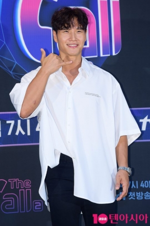 [TEN PHOTO]김종국 &#39;운동복 대신 화이트 셔츠&#39;