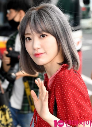 [TEN PHOTO]아이즈원 미야와키 사쿠라 &#39;호수같은 눈망울&#39;