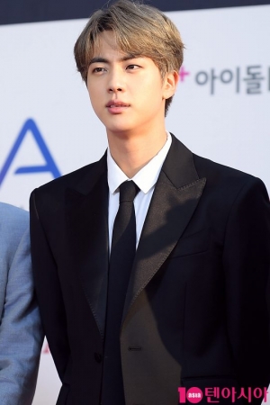 방탄소년단 진 '함께 여름휴가 가고 싶은 아이돌' 1위 선정