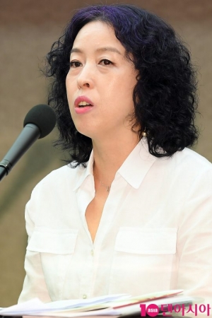 [TEN PHOTO] 질문에 답변하는 박정숙 총감독