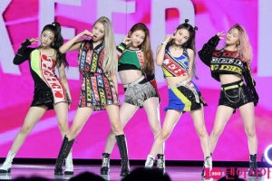 [TEN PHOTO] ITZY &#39;청량미 넘치는 무대&#39;