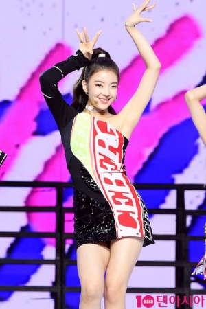 [TEN PHOTO] ITZY 리아 &#39;한송이 꽃&#39;