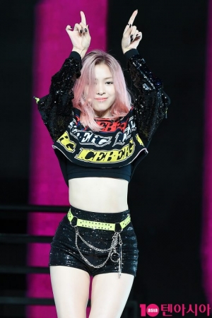 [TEN PHOTO] ITZY 류진 &#39;달콤 눈빛&#39;