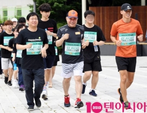 [TEN PHOTO]최인혁-윤홍근-션 &#39;기부런닝을 시작합니다&#39;